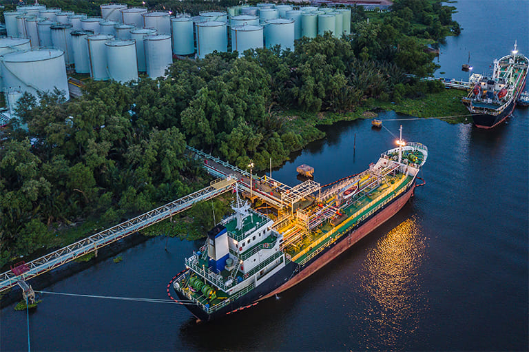 screw_pumps_tank_storage_pump_ship.jpg schraubenspindelpumpen unsere tanklagerpumpe schiff beladen