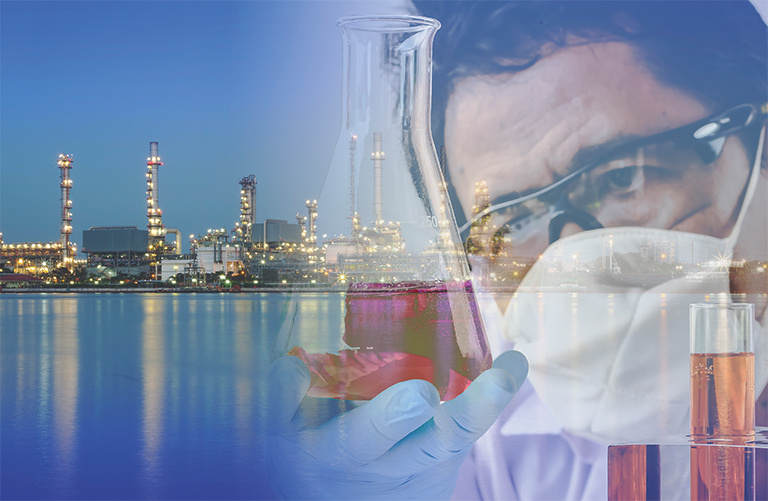 IMO_2020_sulfur_content_low_chemist_background_city_view.jpg IMO vrorschriften geringer schwefelanteil 0,1 % und 0,5 % schwefelgehalt chemiker und im hintergrund eine stadt sicht